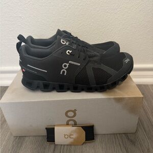 ON Cloud WaterProof Sneakers Black|Lunar 8W